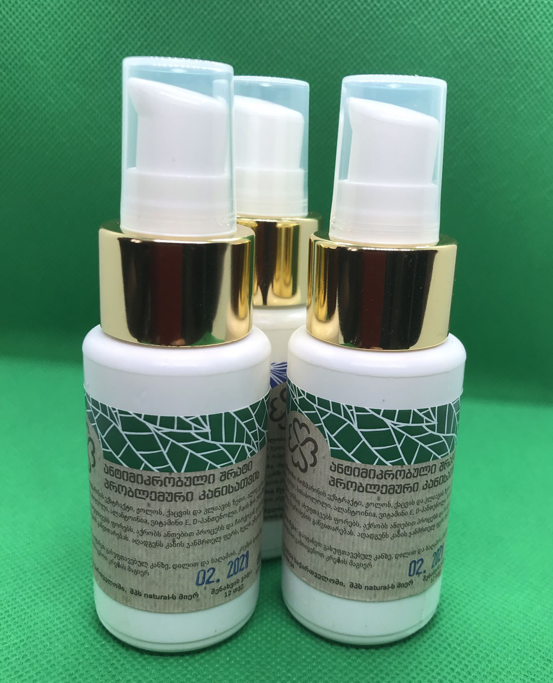 ანტიმიკრობული შრატი ჩაის ხის ზეთით და გოგირდის ფლუიდით